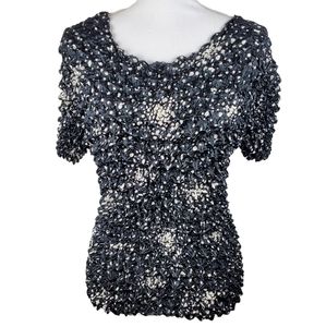 Black/white unique stretch top